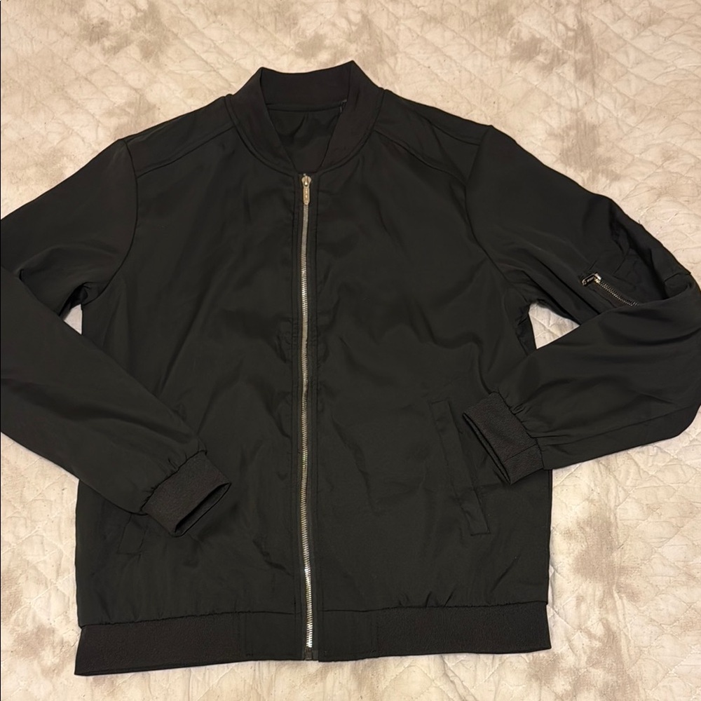 Sleek Black Bomber Jacket with Ribbed Accents